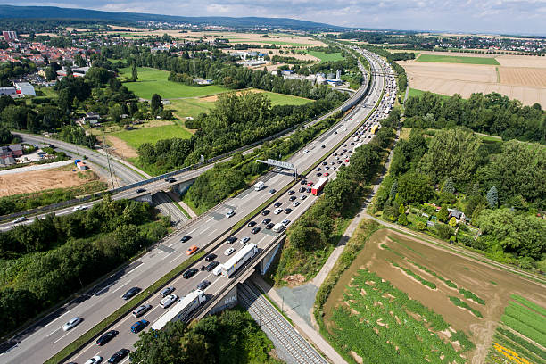 korek na niemieckiej autostradzie a5. widok z lotu ptaka - traffic jam traffic germany car zdjęcia i obrazy z banku zdjęć