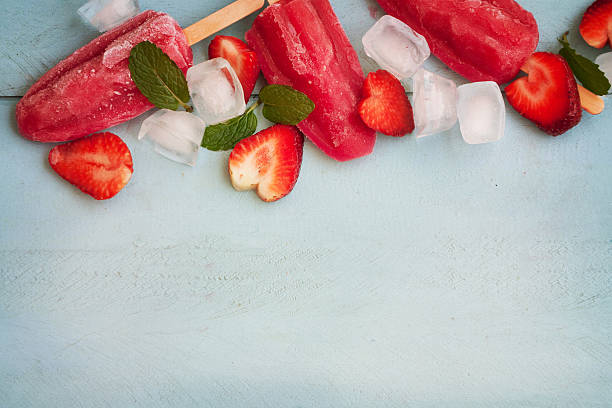 istock Strawberry homemade Popsicles 585162336