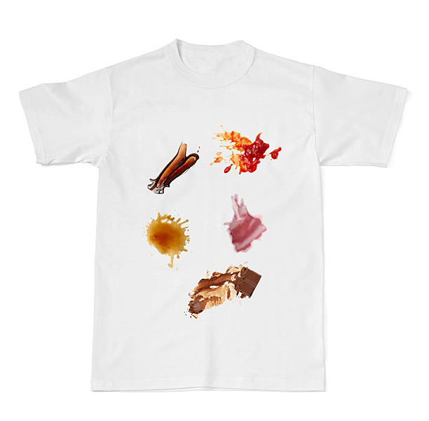 ketchup au chocolat, du vin et de la gastronomie aux taches de café sur un t-shirt - coffee alcohol wine chocolate photos et images de collection