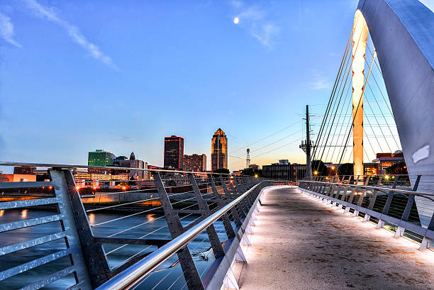 Des Moines Skyline and Walking Bridge at Night Des Moines Skyline and Walking Bridge at Night iowa stock pictures, royalty-free photos & images