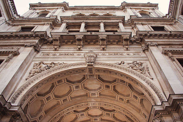 istock Victorian English Stonework Facade, Piccadilly Circus, London 585170222