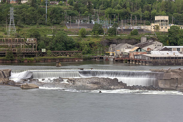 willamette falls in oregon city - west linn imagens e fotografias de stock