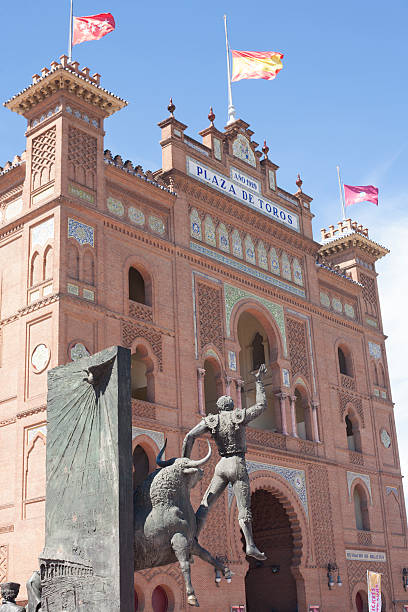 istock Las Ventas with Bullfighter sculpture 585178586