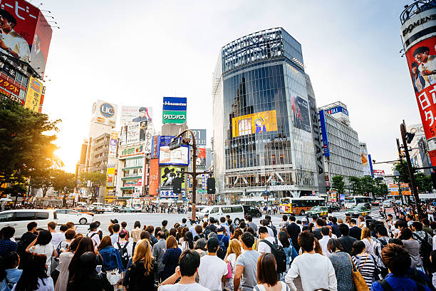 渋谷交差点の夕日 東京 - shibuya 109 ストックフォトと画像