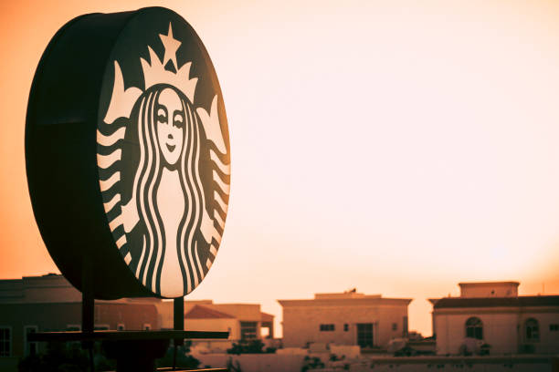 starbucks-zeichen - starbucks coffee bean editorial stock-fotos und bilder