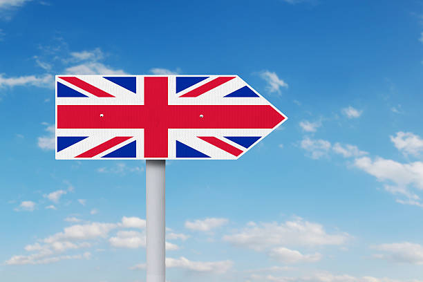 istock Guidepost with flag of England 585191358