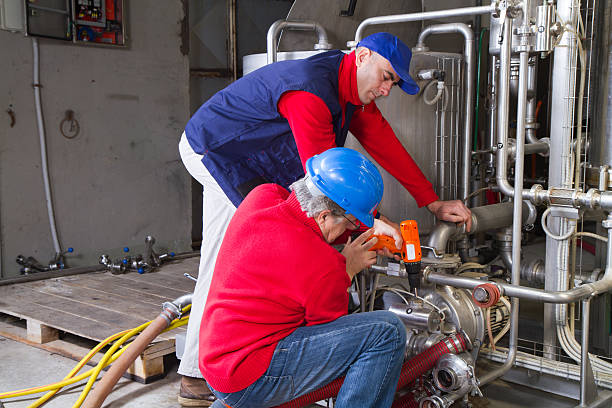 保守作業員 - plumber thermostat repairing engineer ストックフォトと画像