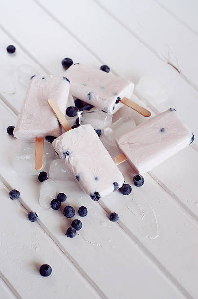 istock Ice popsicles with yogurt and blueberries in ice lolly mold 585283512