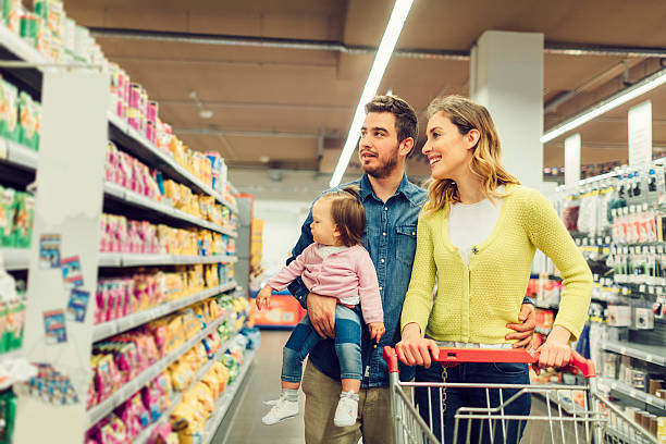 istock Family In Supermarket. 585285496
