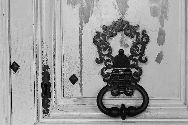istock Black and white door knocker in Paris 585294292