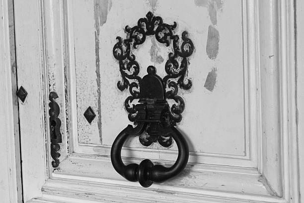 istock Black and white door knocker in Paris 585296190