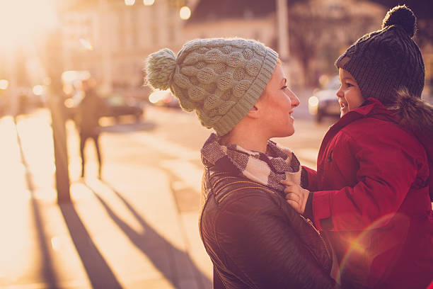 istock Winter day in the city 585299138
