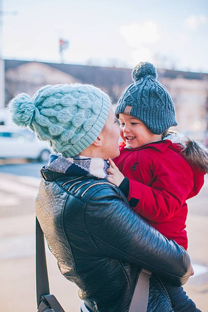 istock Winter day in the city 585299610