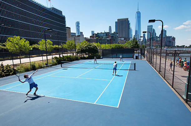 hudson river park campi da tennis - doppio foto e immagini stock