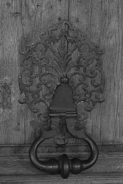 istock Black and white door knocker in Paris 585303214