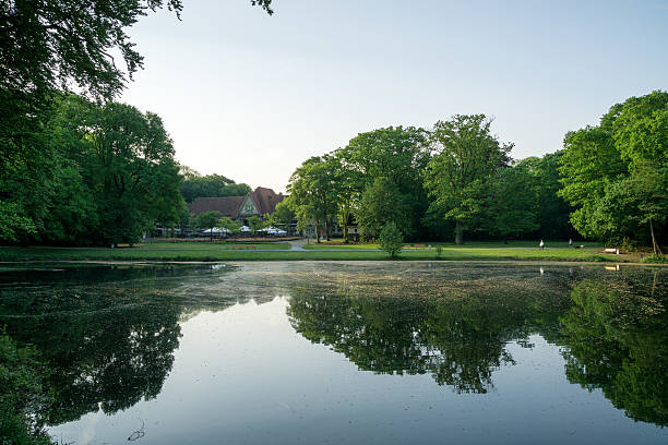 istock Early Morning mood at Lake View / Krefeld 585316466