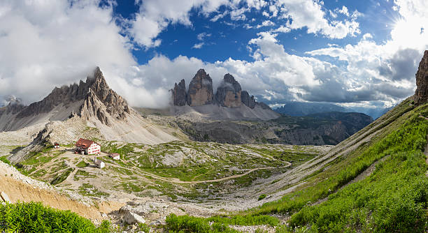 panorama dreizinnenhütte-rifugio antonio locatelli - tirol season rock mountain peak foto e immagini stock