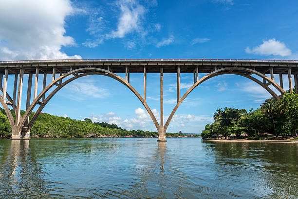 istock the highest bridge of Cuba 585325706