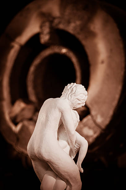 istock Sculpture Workshop-Couple in bronze on a turntable 585481798