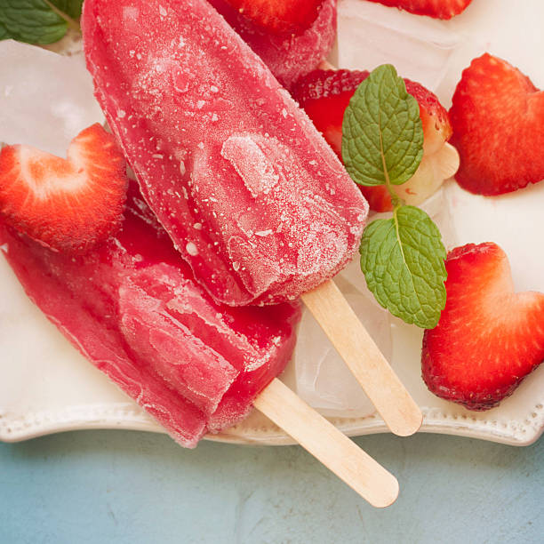 istock Strawberry homemade Popsicles 585495802