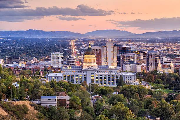 istock Salt Lake City, Utah at night 585500174