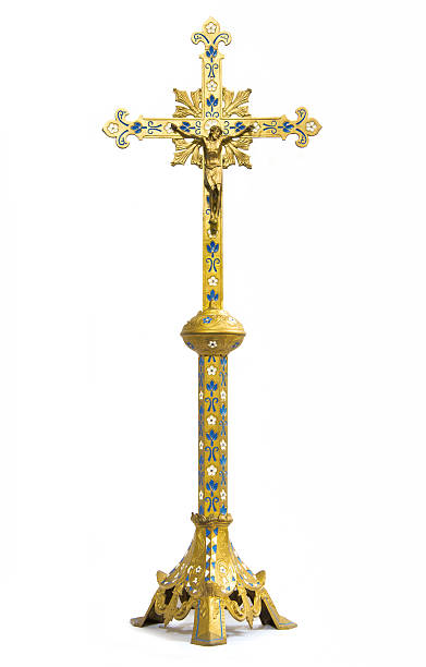 istock Antique gold cross on white background 585583378