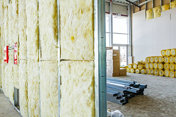 View at unfinished thermal partition dry wall Unfinished building interior, heat isolation wall project with mineral wool is in progress. zinced steel stock pictures, royalty-free photos & images