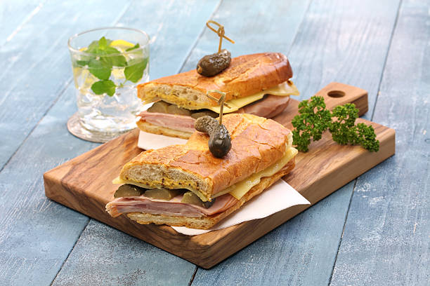 cuban sandwich, cuban mix, cuban pressed sandwich - kubaner stock-fotos und bilder