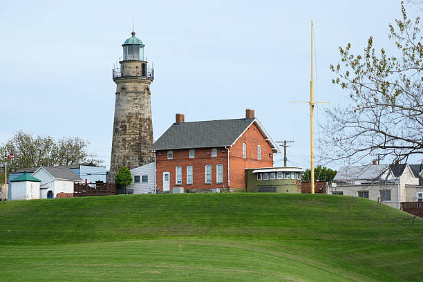 faro de old fairport harbor, construido en 1825 - 1825 fotografías e imágenes de stock