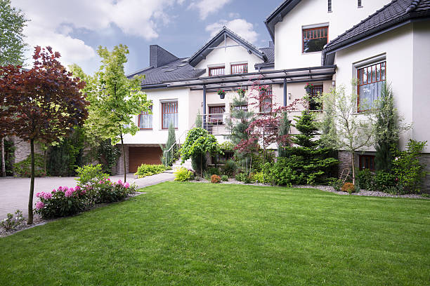 istock External view of detached house 585599346