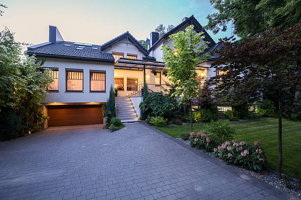 istock External view of white mansion 585600030
