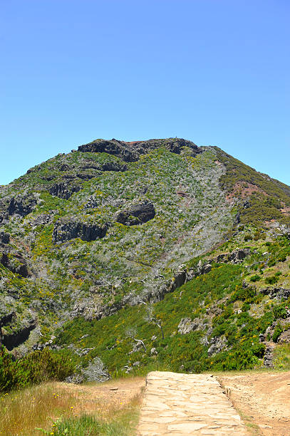 istock Between Pico Ruivo and Achada do Teixeira - Madeira 585602650