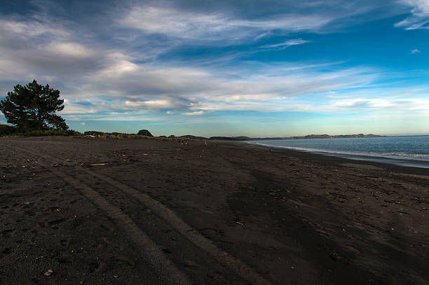 abend am peketa beach, kaikoura, südinsel neuseeland - marlborough region sunrise new zealand sea stock-fotos und bilder