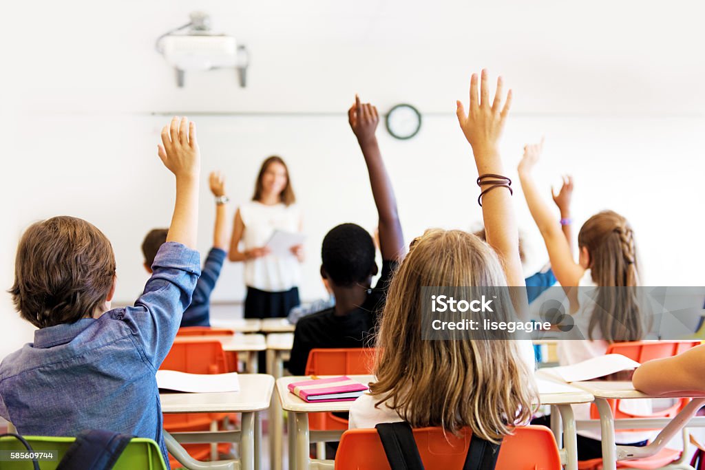 Schulkinder im Klassenzimmer - Lizenzfrei Klassenzimmer Stock-Foto