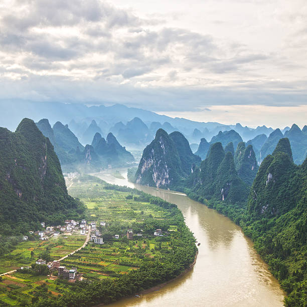 china guilin messire mountain scenery - guilin imagens e fotografias de stock