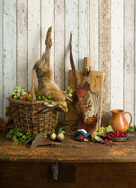 istock Hunting horn and dead game 585628154