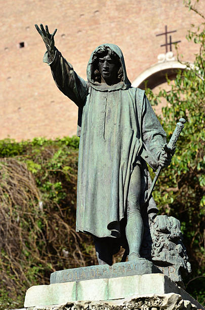 istock Cola of Rienzo monument 585775152