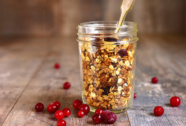 domowe muesli w słój z zakrętką. - jar oatmeal granola glass zdjęcia i obrazy z banku zdjęć