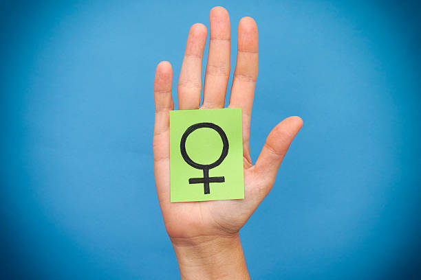 istock Green paper note with female gender symbol 585783370