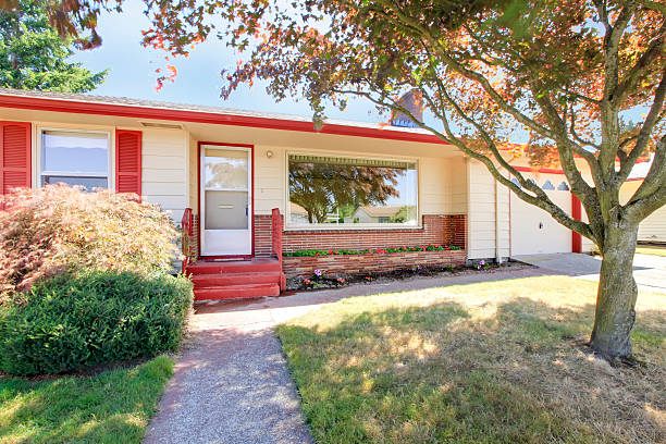 istock Rambler exterior. Old simple American house. 585783628
