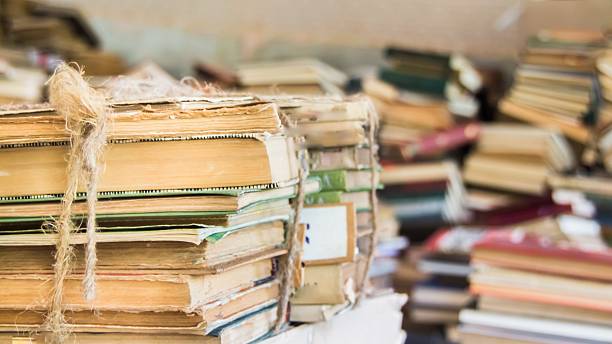 istock Books scattered in sloppy pile 585796308