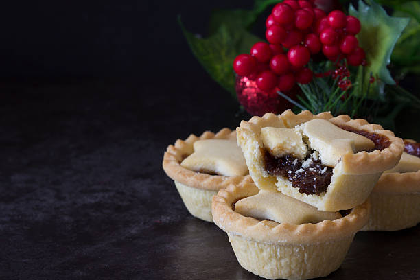 istock Christmas Fruit Mince Pies Horizontal 586047912