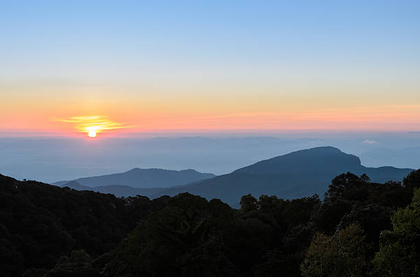 istock Beautiful view of sunrise with mountain ranges 586050976