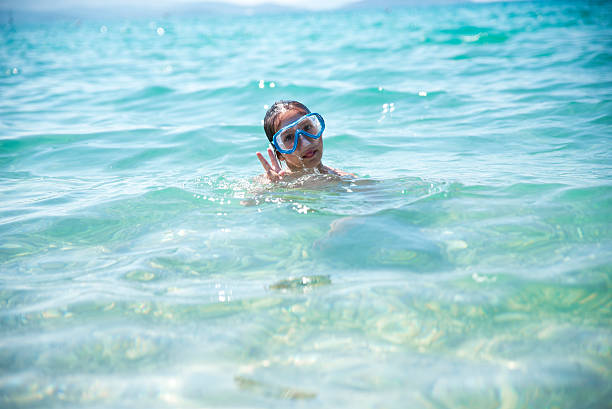 istock Scuba girl 586053058