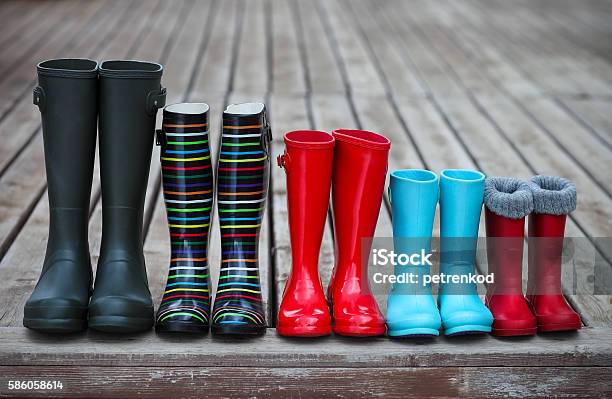 Fünf Paar Bunte Regenstiefel Stockfoto und mehr Bilder von Familie - Familie, Gummistiefel, Schuhwerk