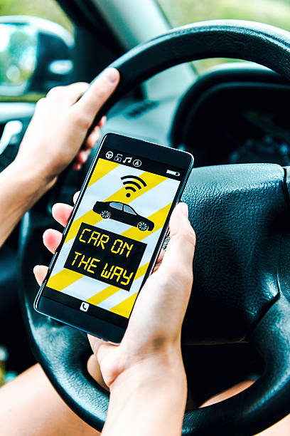 istock Driver uses app on phone to connect to customers 586077906