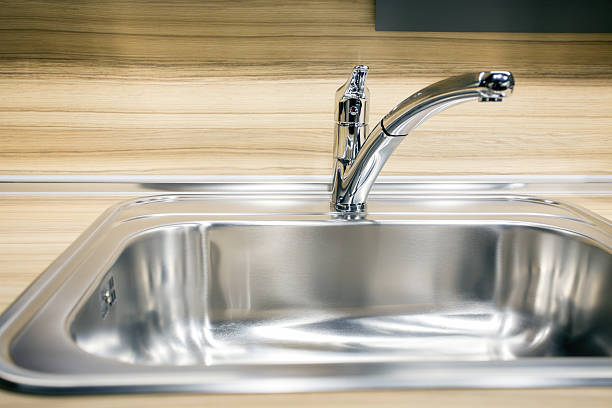 istock Modern tap faucet and sink on new kitchen 586087240