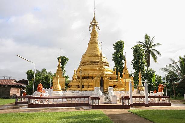 art velho pagode myanmar, templo wat phra that jong soong. - mae hong son province - fotografias e filmes do acervo