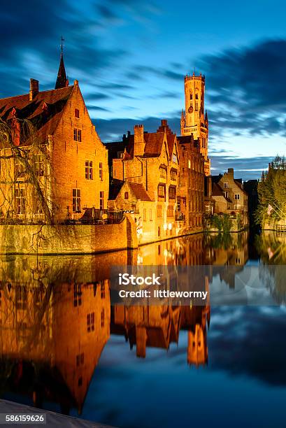 Foto de Vista Famosa De Bruges Bélgica Rozenhoedkaai e mais fotos de stock de Bruges - Bruges, Antigo, Arquitetura