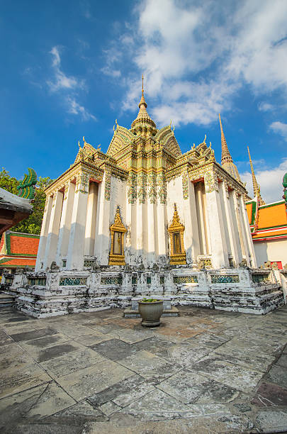 istock Wat Phra Chetuphon Vimolmangklararm Rajwaramahaviharn (locally k 586161148